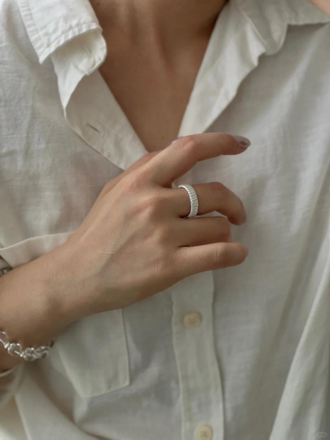 Корейская версия того же шелкового кольца-обмотки с регулируемым раскрытием.