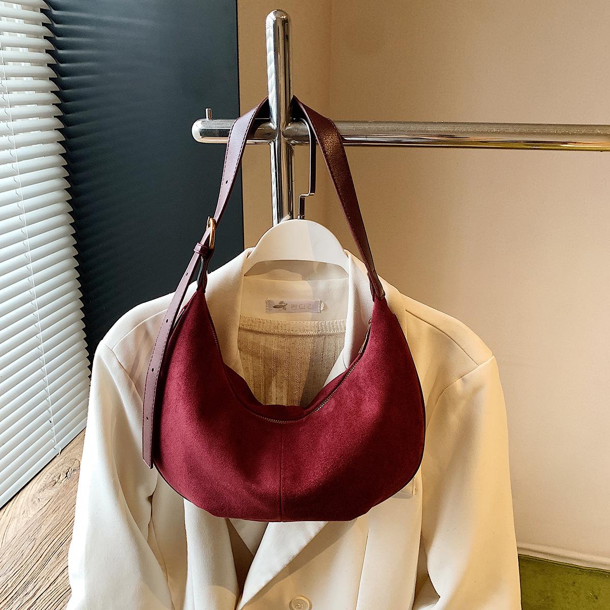 

Elegant Retro Women s Large-Capacity Textured Dumpling Bag for Autumn/Winter