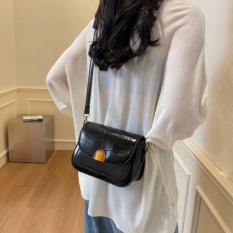 Textured Underarm Bag 2025 Autumn and Winter New Trendy Contrasting Color Retro Saddle Bag Simple Shoulder Messenger Bag