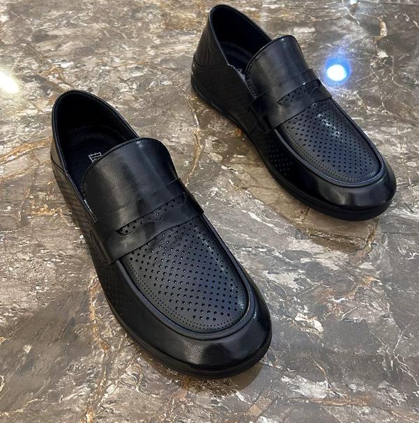 Genuine Leather Slip-On Moccasins 2025: Autumn Breathable Loafers with Soft Soles