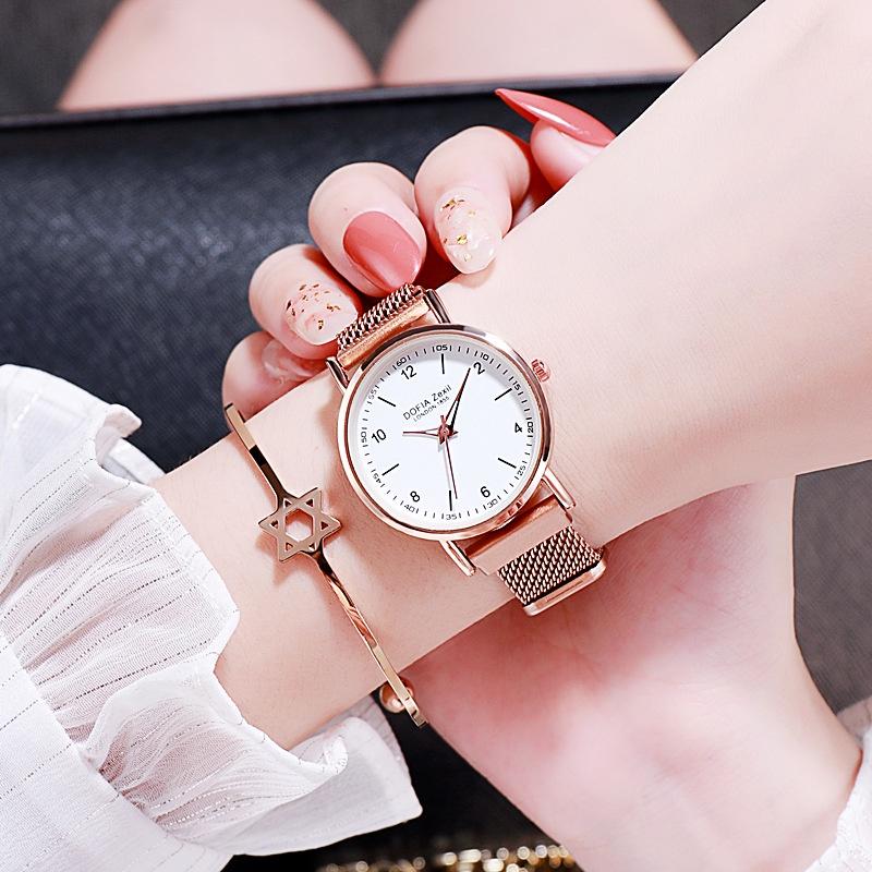 Modische Trendige Damen-Nachtlichtuhr Dekorative Quarz-Zifferblatt Lässiger Stil Roségold Sternenhimmel-Zifferblatt Nicht wasserdicht