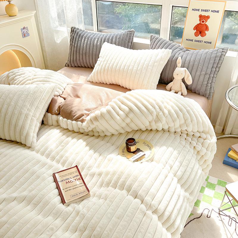 Milk Velvet Four Piece Set, Warm In Winter, Thickened Coral Velvet Bed Sheet, Quilt Cover, Flannel Bed