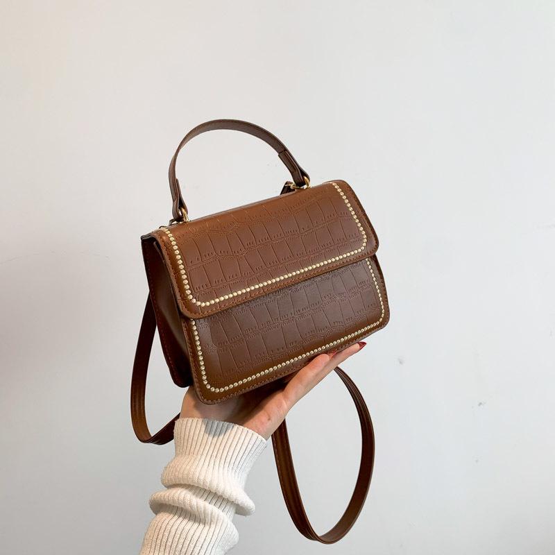 

Заграничный стиль ретро сумка-мессенджер для поездок на работу 2025 весна новая универсальная ins на плечо кроссбоди сумка заграничный стиль маленькая квадратная сумка тренд коричневый