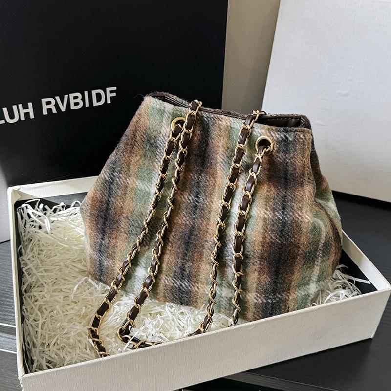 

Woolen plaid bucket bag, new trend, fashion and versatile women s high-end niche design handbag зелёный