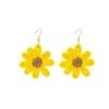 Hand-Woven Small Daisy Earrings For Women'S Bohemian Beach Vacation Wind Raffia Contrasting Flower Earrings