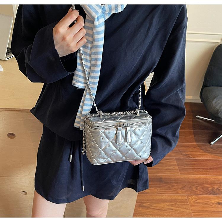 Rhombus chain bag women's new summer niche messenger bag diamond box bucket bag