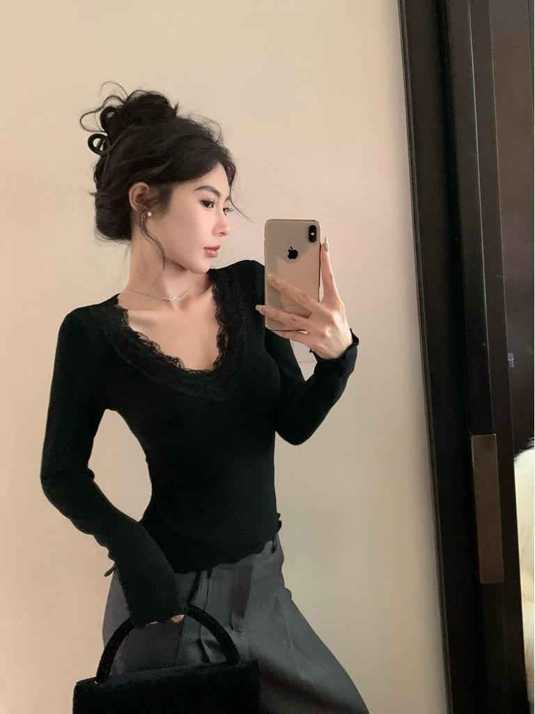 Elegant Lace V-Neck Women's Slimming T-shirt - Autumn/Winter 2025 Collection