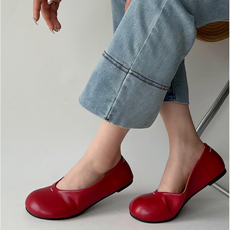 Fashion Red Round Toe Leather Ballet Shoes Woman Brand Design Soft Shallow Loafers Ladies Retro Slip-on Flat Zapatos with Stitch Details