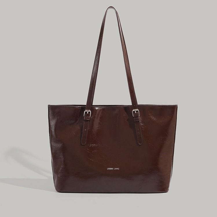 

2025 new niche high-end retro large-capacity commuter tote bag underarm bag simple zipper shoulder bag women