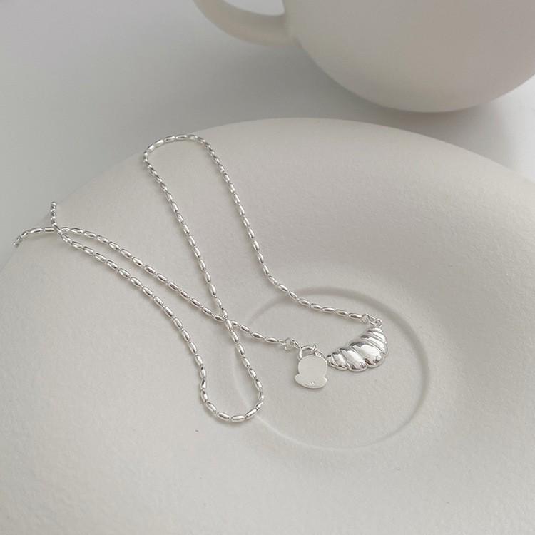Women s Personalized Croissant Pendant Necklace - Simple, Versatile, Fashionable Clavicle Chain