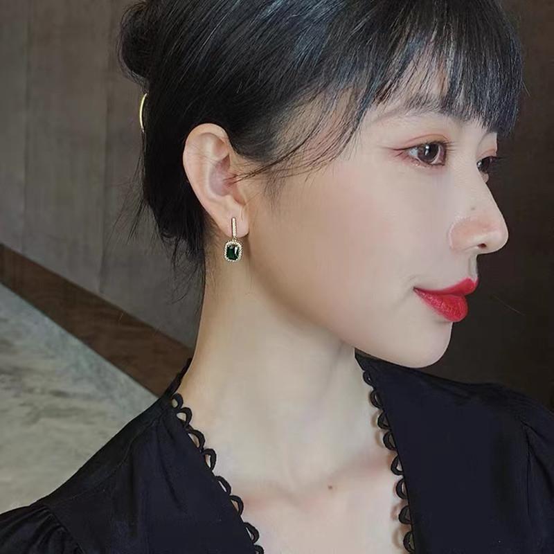 Compact Minimalist Cool Elegant Square Earrings