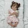 48cm Roztomilé Reborn Bábiky Bettie Mäkké Látkové Telo Bábika Novorodeniatka Realistické Ručne Vyrábané Zapustené Kučeravé Vlasy Simulačné Bábiky pre Deti Hračky na Hranie