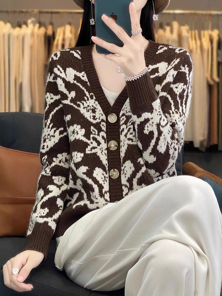 Blue & White Porcelain V-Neck Knit Cardigan - Women's Retro Jacquard Sweater with High-End Feel