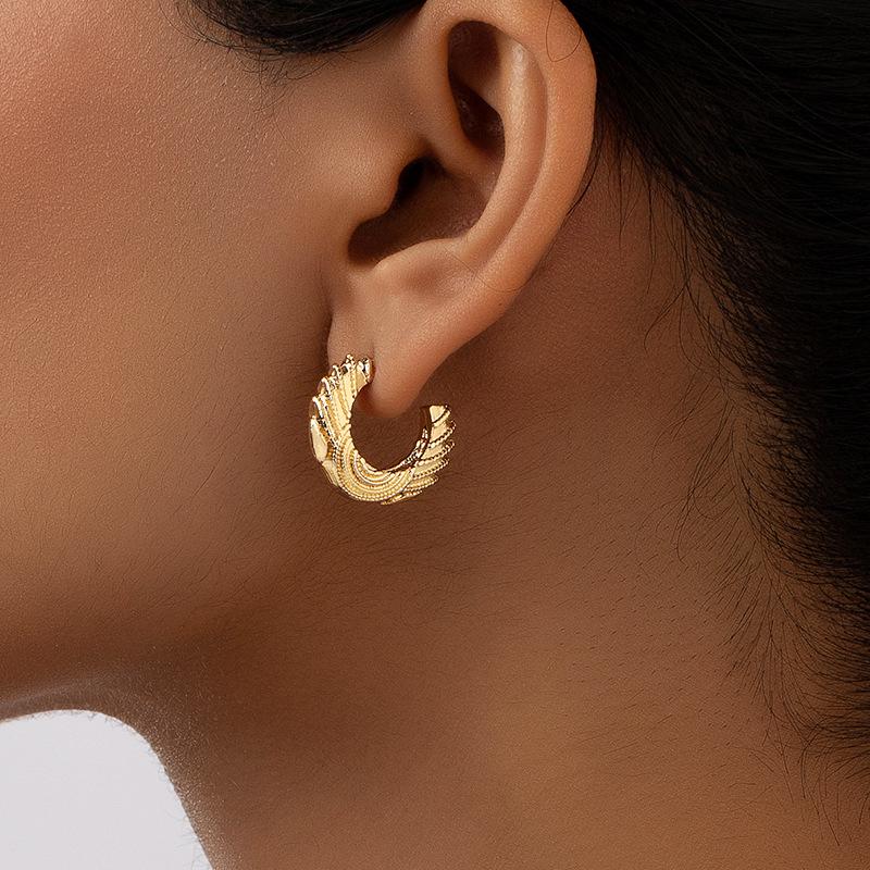 Women's Korean Geometric Circle Earrings - Simple, Trendy, Commuter Studs