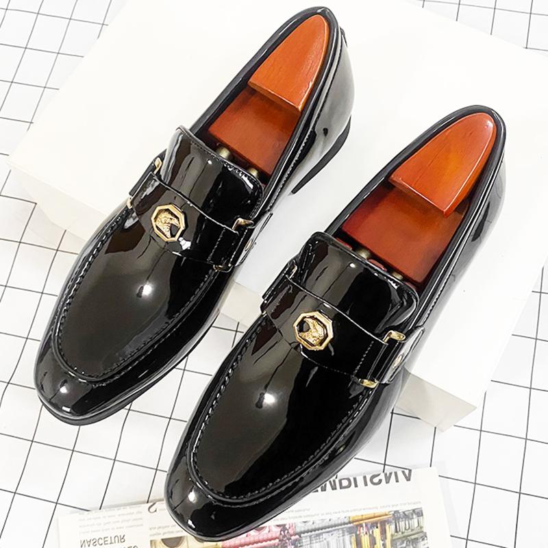 New Fashion Black Glossy Patent Leather Brogues Shoes For Men Loafers Wedding Dress Prom Formal Footwear Zapatos Hombre