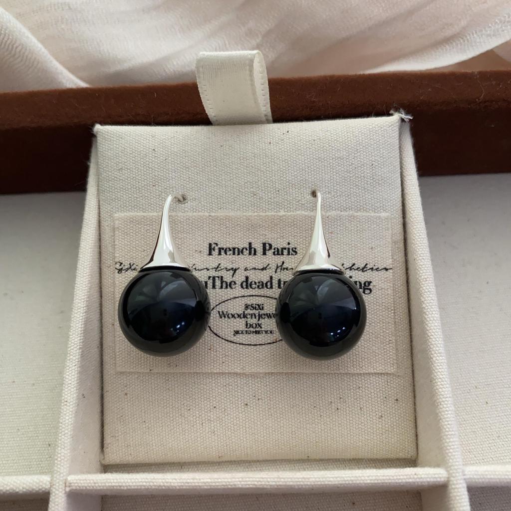 Minimalist Geometric Black Round Beads, Gemstone Earrings, Niche Design, High-End Sense, Versatile Cold And Light Luxury Earrings.