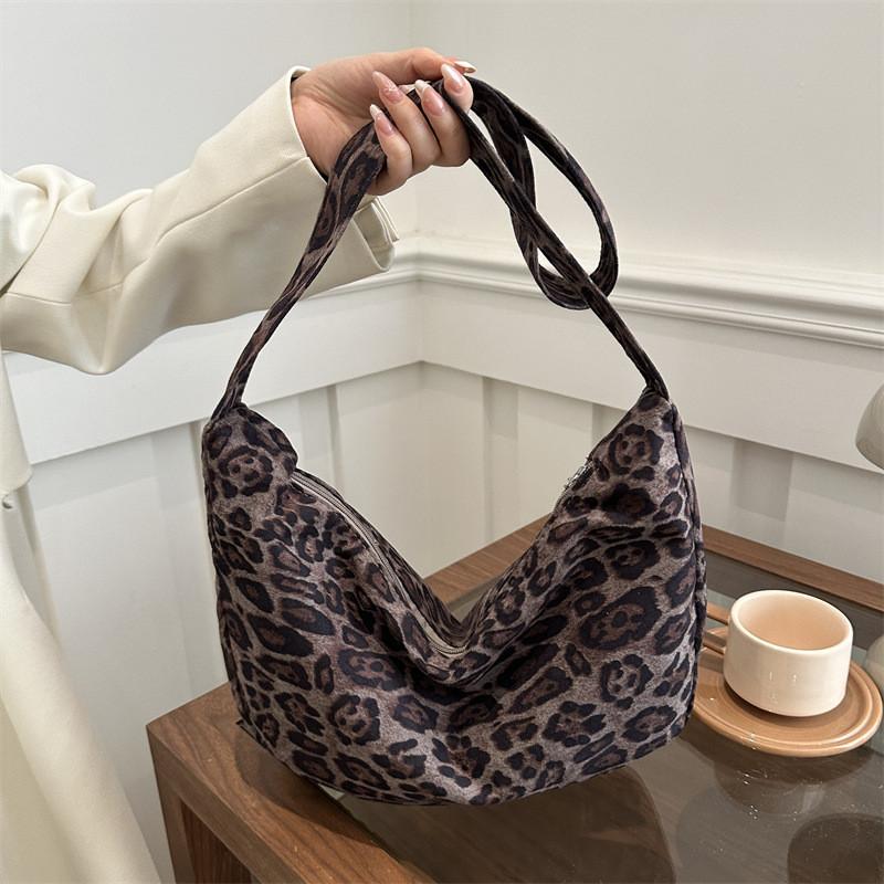 Urban Leopard Print Tote Bag With Zipper Closure For Daily Use