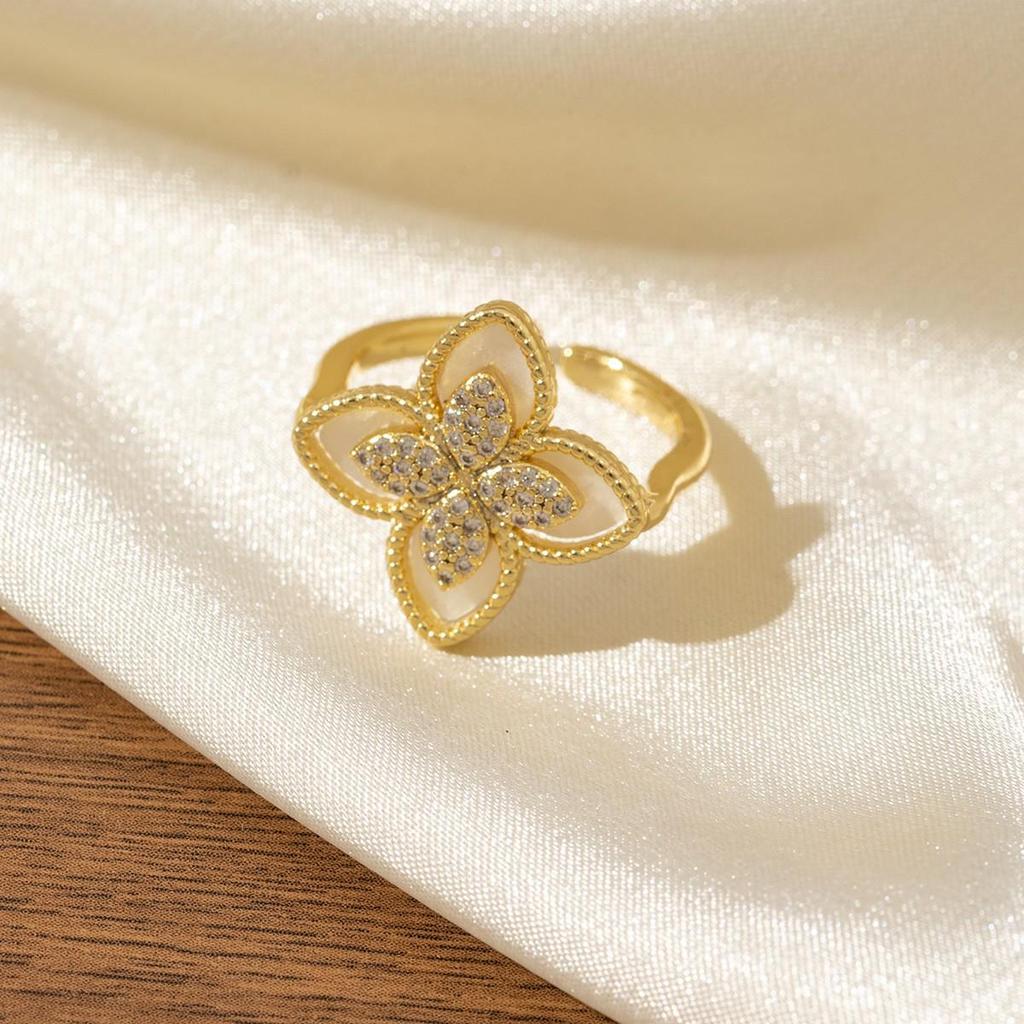 Hollow Rhombus Two-Tone Diamond-Studded Four-Leaf Clover Zirconia Ring for Women