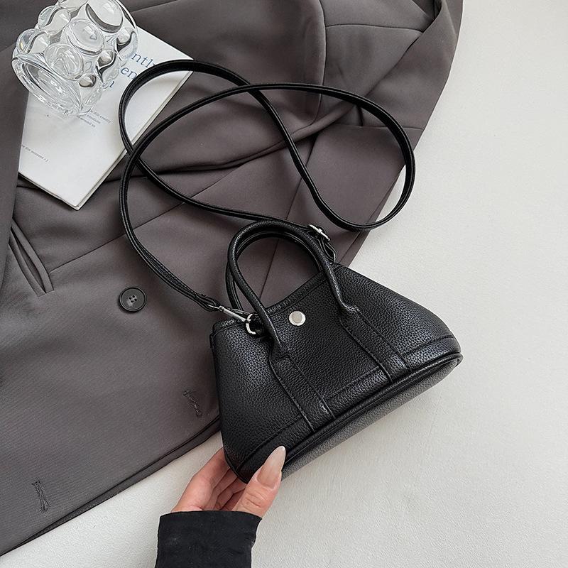 

Сумка через плечо, сумка-мессенджер, лето 2025, новое ощущение, нишевая мода, простая, большой вместимости, женская