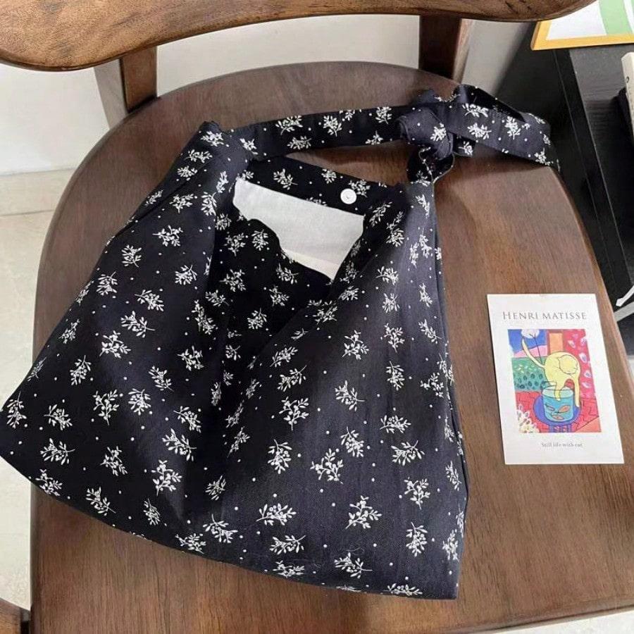 Niche versatile canvas bag shoulder messenger bag black floral printed bag for women