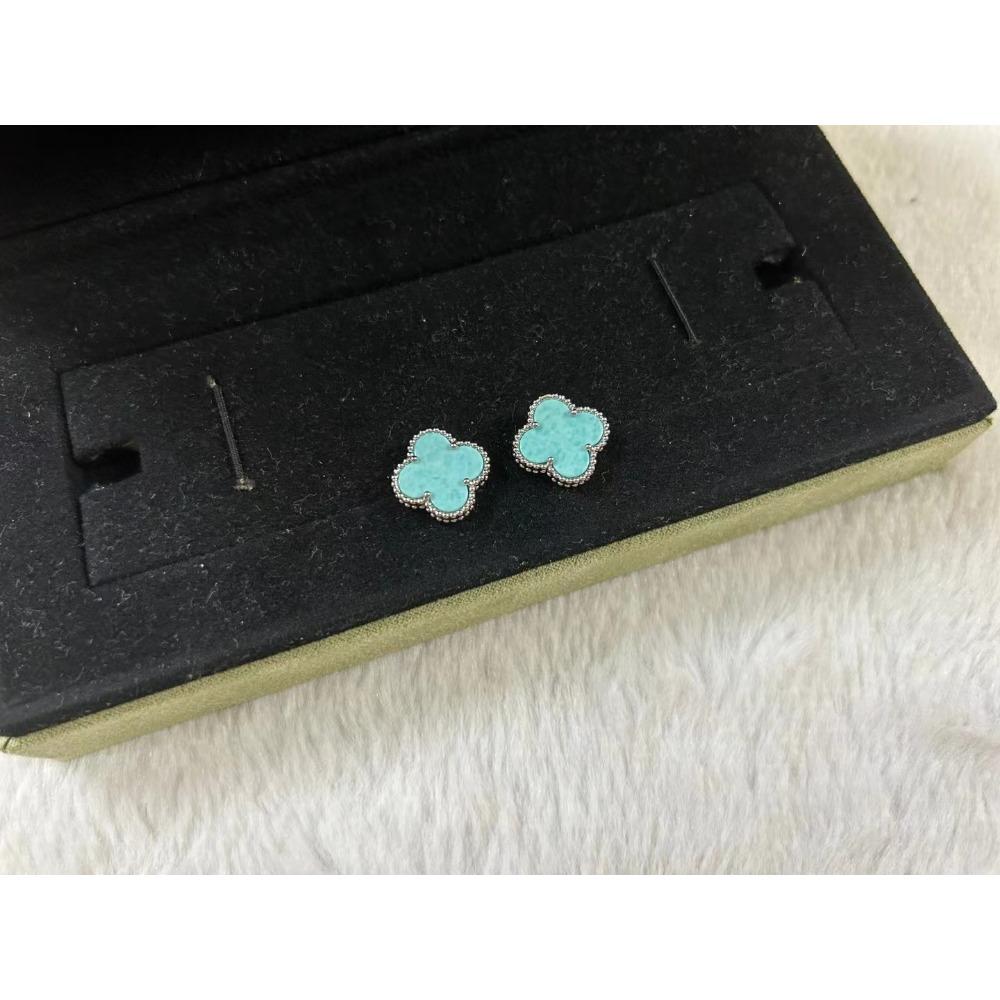 High Version Lucky Four-leaf Clover Earrings for Women 18K Fashion Light Luxury Natural White Mother-of-pearl Pair of Earrings