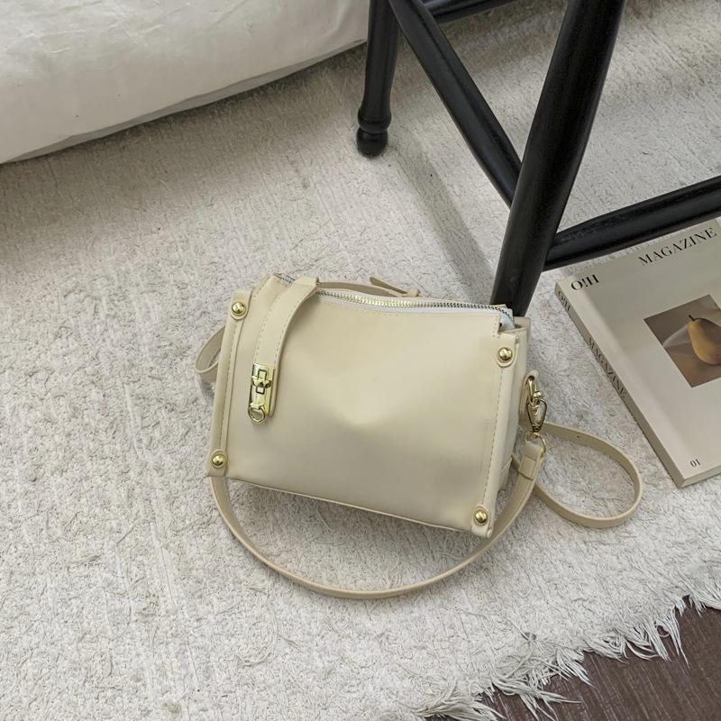 A Retro Chain Soft Leather Box Bag with A High Level of Appearance, Fashionable, Casual and Simple Single-shoulder Bag