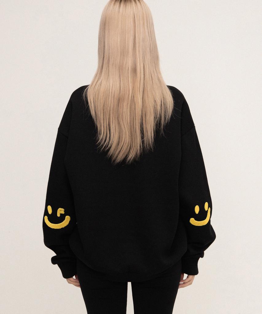 GRAVER [Unisex] Elbow Boucle Embroidery Smile Drawing Sweatshirt_Black