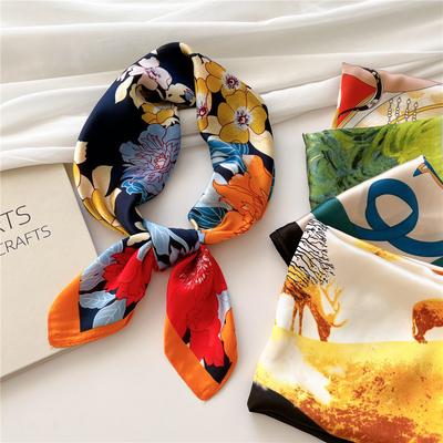 Mode Printemps Écharpe en Soie à Fleurs 70*70cm Écharpe Carrée pour Femmes Décoration de Mode Bandana Doux Imprimé Vacances Bandeau Châle