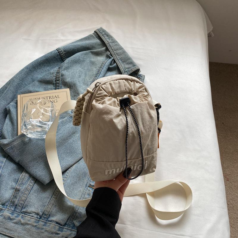 Sporty Drawstring Mobile Phone Bag Lightweight Commuting Outdoor Casual Crossbody Women's Bag