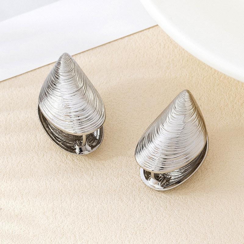 

Fashion French Metal Shell Stud Earring For Woman Girls Gold Sliver Color Texture Cheap Earring Gifts Trending Wedding Jewelry