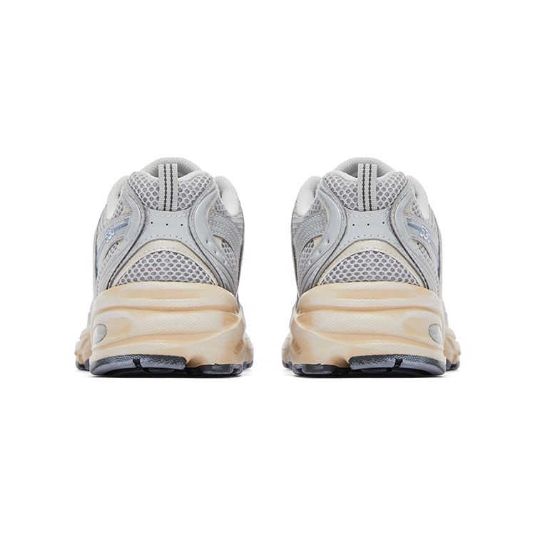New Balance 530 Silver Moonbeam Distressed Unisex Sneakers Hvit Sølv-Metallisk MR530VS
