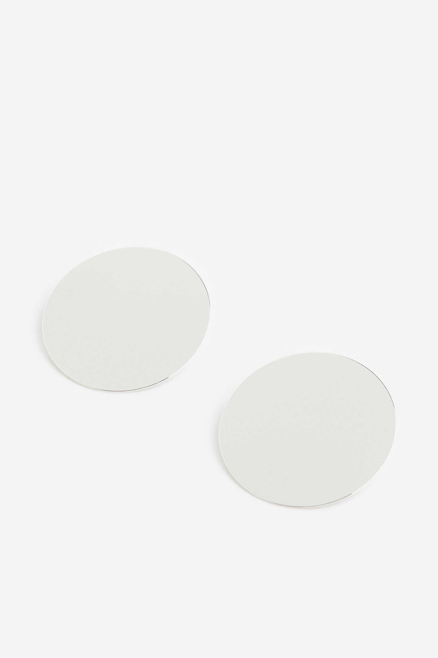 

Disc-shaped earrings