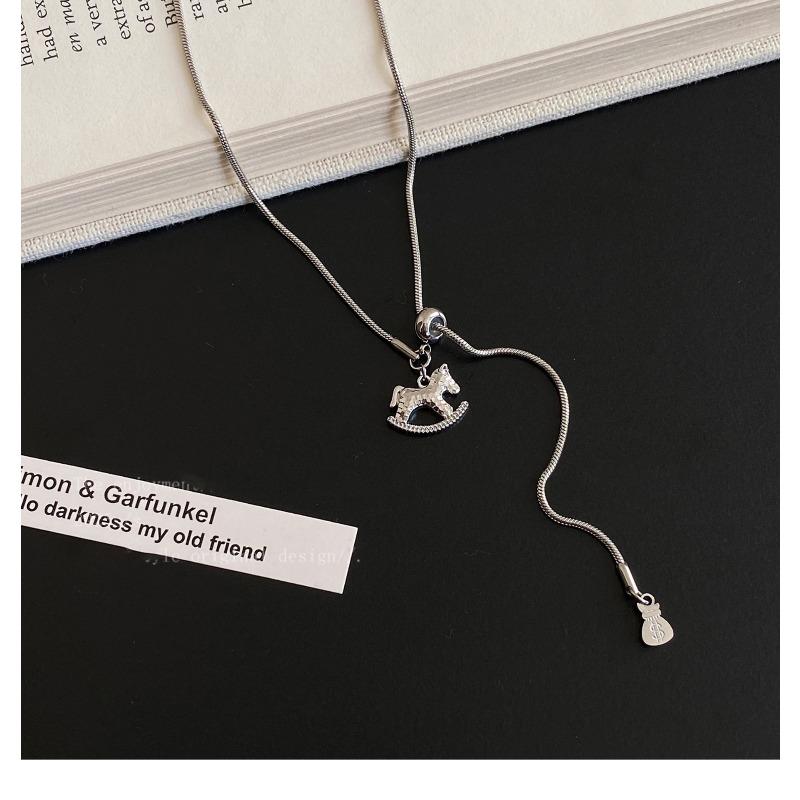Cold wind pony pendant, fringed necklace, trendy fashion and versatile natal year sweater chain, light luxury and high-end neck chain