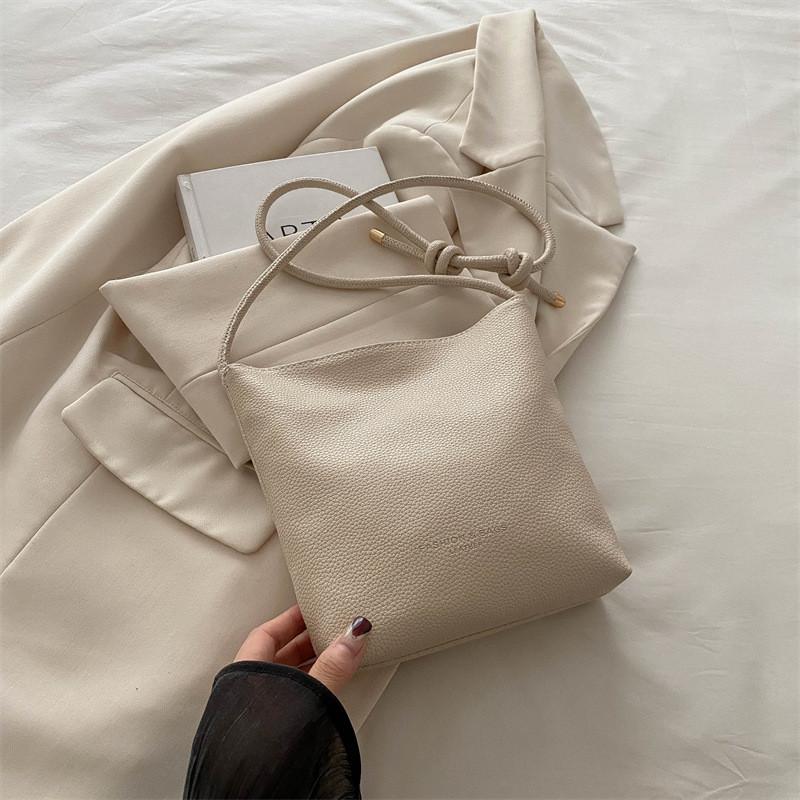 Vintage Stylish Minimalist Casual Underarm Shoulder Bucket Bag 2024 Trendy Design