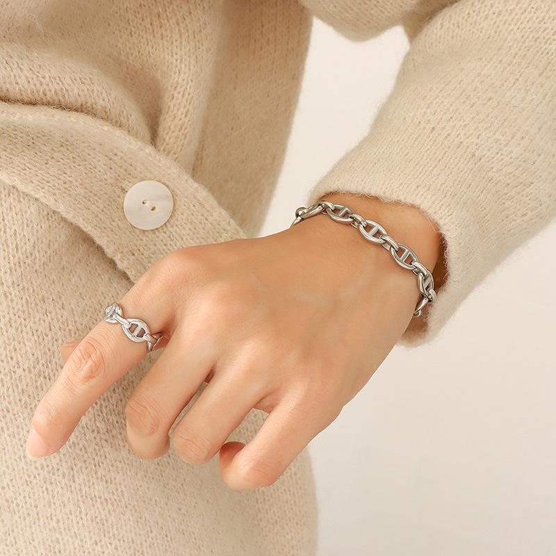 2022 Korean Trendy Pig Nose 18K Gold-Plated Titanium Steel Bracelet for Women