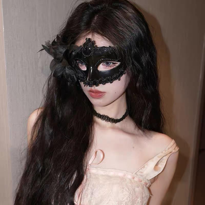 

Маскарадная маска для глаз принцессы из белых перьев для женщин - аксессуар для вечеринки на пол-лица