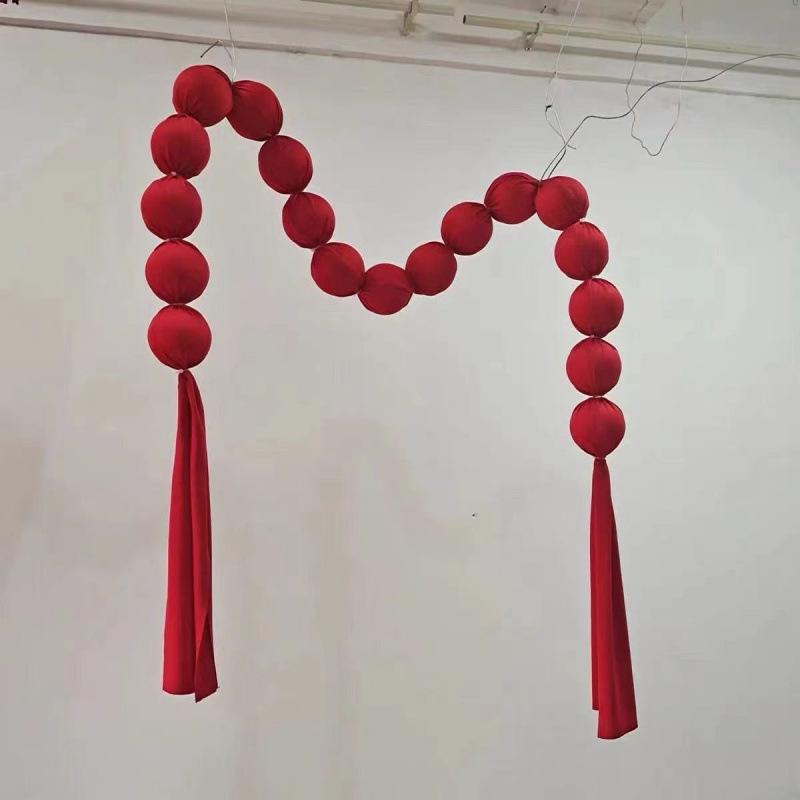 

Wedding Fabric Ball Garland, Foam Ball String Ornaments, Romantic Wedding Room Decoration Festive Party Layout Supplies 2M 18balls