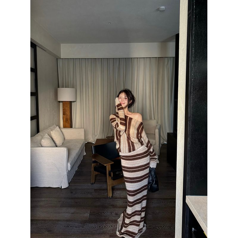 

Kumikumi Fashion Suit Stripes Oblique Shoulder Long Sleeves Knitwear Women s Autumn High Waist Sheath Skirt Two-piece Set Two-piece set outfit One size