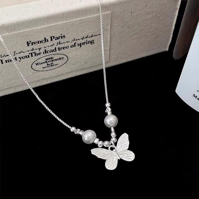 Pearl Butterfly Pendant Necklace - Women's French Retro Choker with Versatile Temperament Style