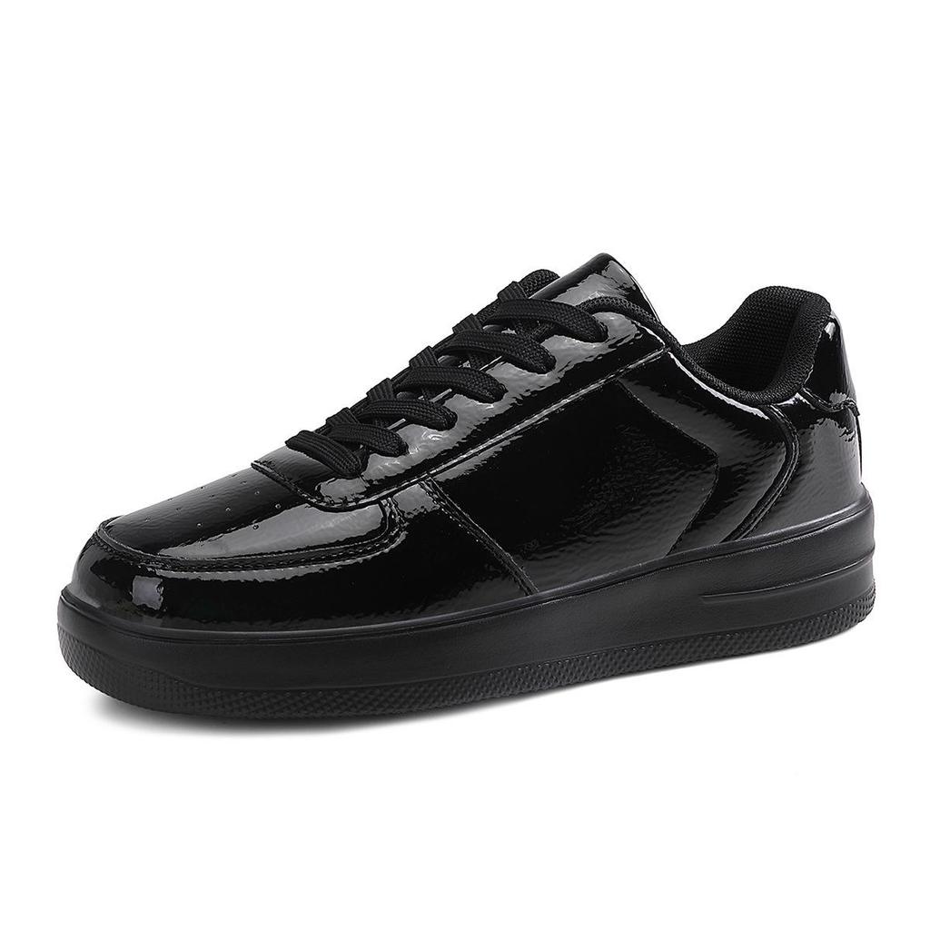 Klassieke Witte Ademende Platte Sneakers voor Dames - Comfortabele, Trendy, Veelzijdige Zomer Casual Schoenen met Zachte Zool.