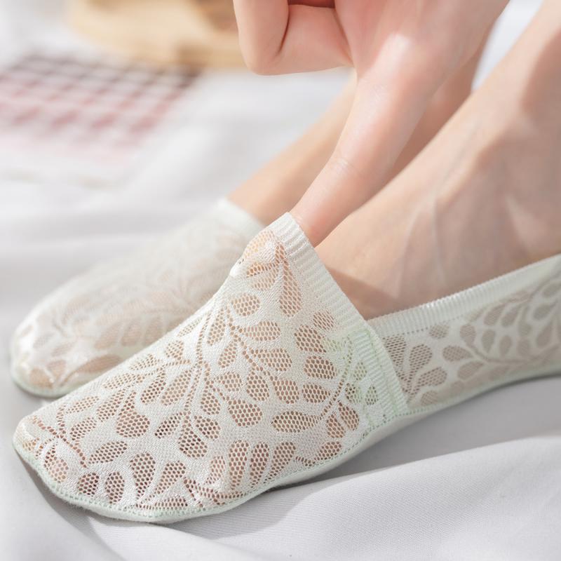 Summer Ultra-thin Low-cut Breathable Invisible Lace Boat Socks Sexy Non-slip Silicone Shallow Socks for Women