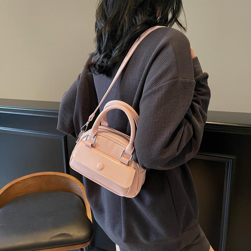 Premium sense hand carry simple bowling oblique span bag women's 2025 summer new fashion shoulder bag foreign style small square bag