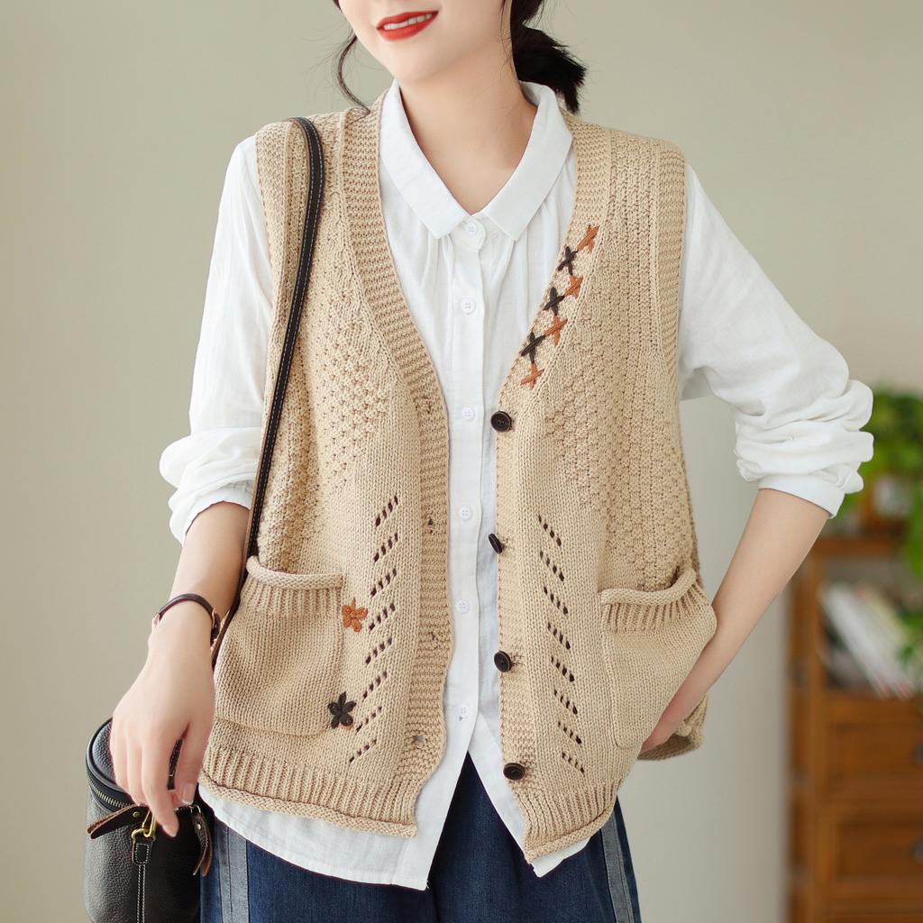 Spring/Summer New Retro Sleeveless Knitted Vest for Women with V-neck Hollow Knitted Cardigan Tank Top