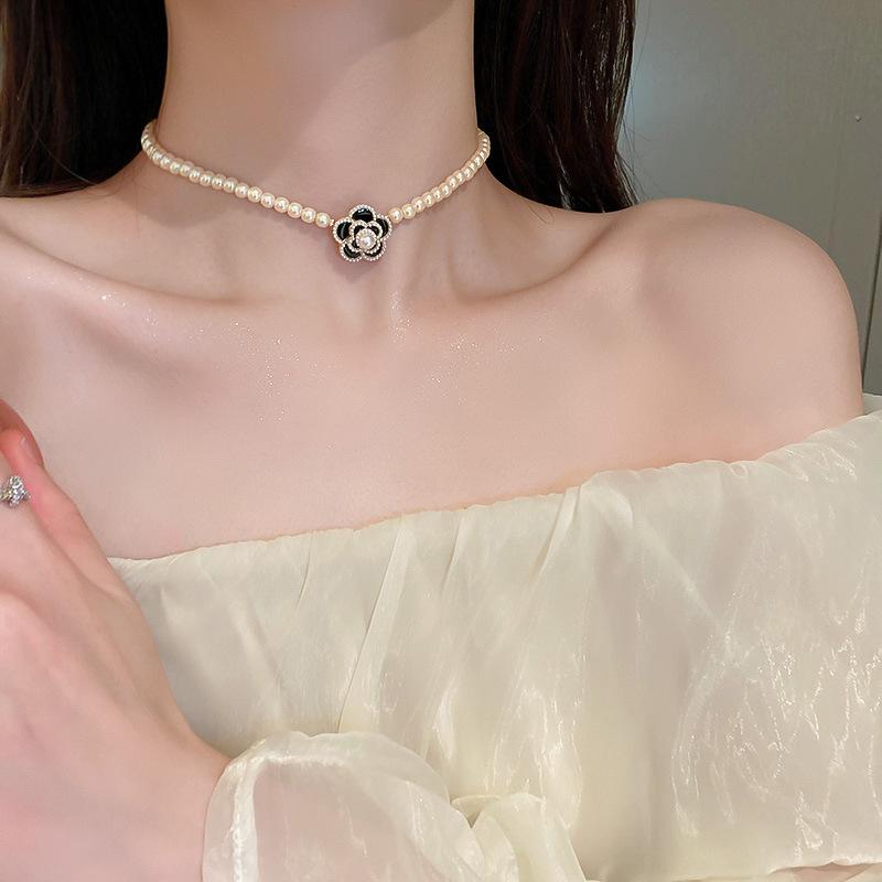Twist winding multi-layer pearl necklace French retro fashion temperament collarbone chain personalized versatile design sense necklace