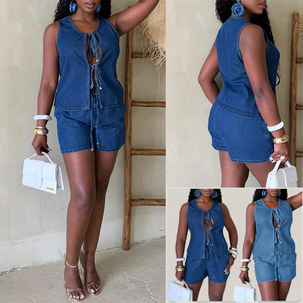 A New Summer Fashion, Slimming Sleeveless, High-waisted Women's Vest and Denim Shorts Set