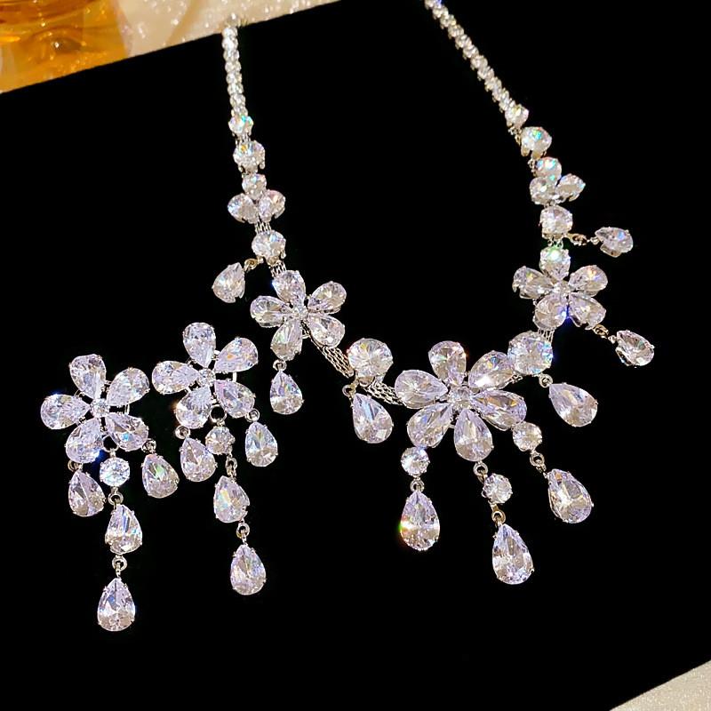 Zircon Flower Water Drop Necklace For Elegant Women With Copper Material And Lockbone Style