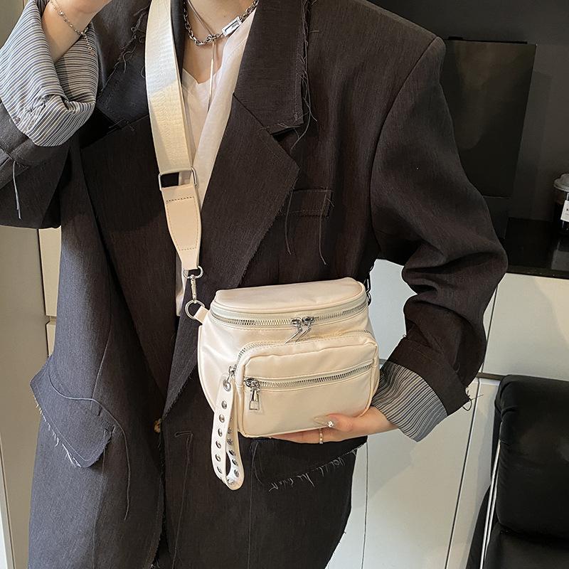 Women's bag 2025 new Korean version commuter bag trendy locomotive bag fashion casual shoulder bag solid color messenger bag
