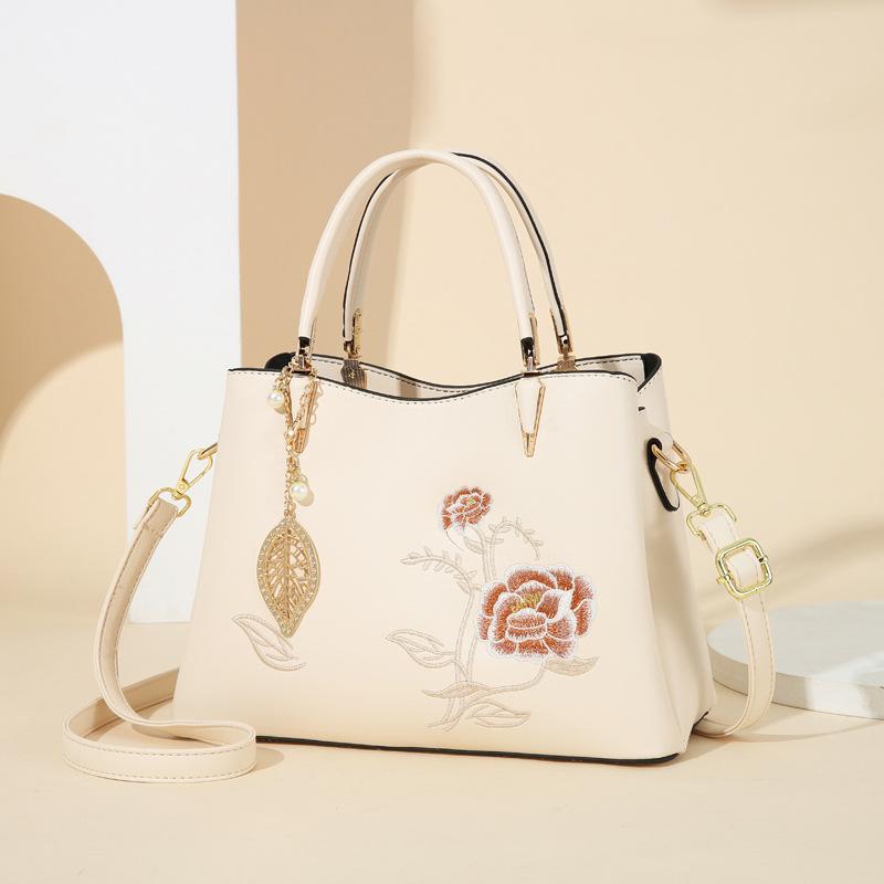 

Сумка женская новая 2025 трендовый национальный стиль легкая роскошь сумка для мамы женская сумка большой вместимости вышитая сумка через плечо