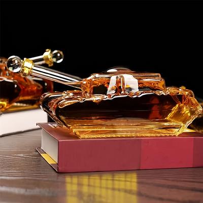 1 33.81 Ounce Can Shaped Glass Whiskey Decanter, Crystal Clear Glass with a Gold Stopper, Suitable for Whiskey and Vodka, Perfect for Men's Gifts