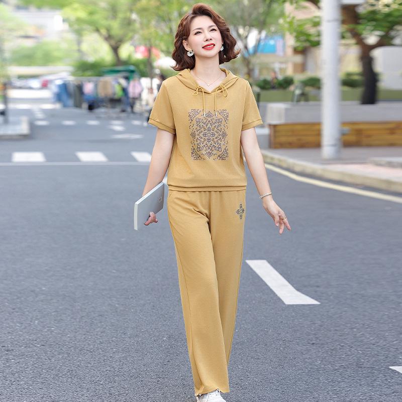 

Stylish Middle-aged Women s Short-sleeve Mother s Day Sportswear Set - Casual Two-piece Summer Outfit 3XL (125-140 jin)